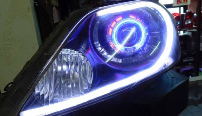 Masih Bingung Beda Lampu LED dan DRL Mobil? Baca Ini
