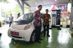 Diresmikan,Stasiun Pengisian Daya Mobil Listrik di Jakarta